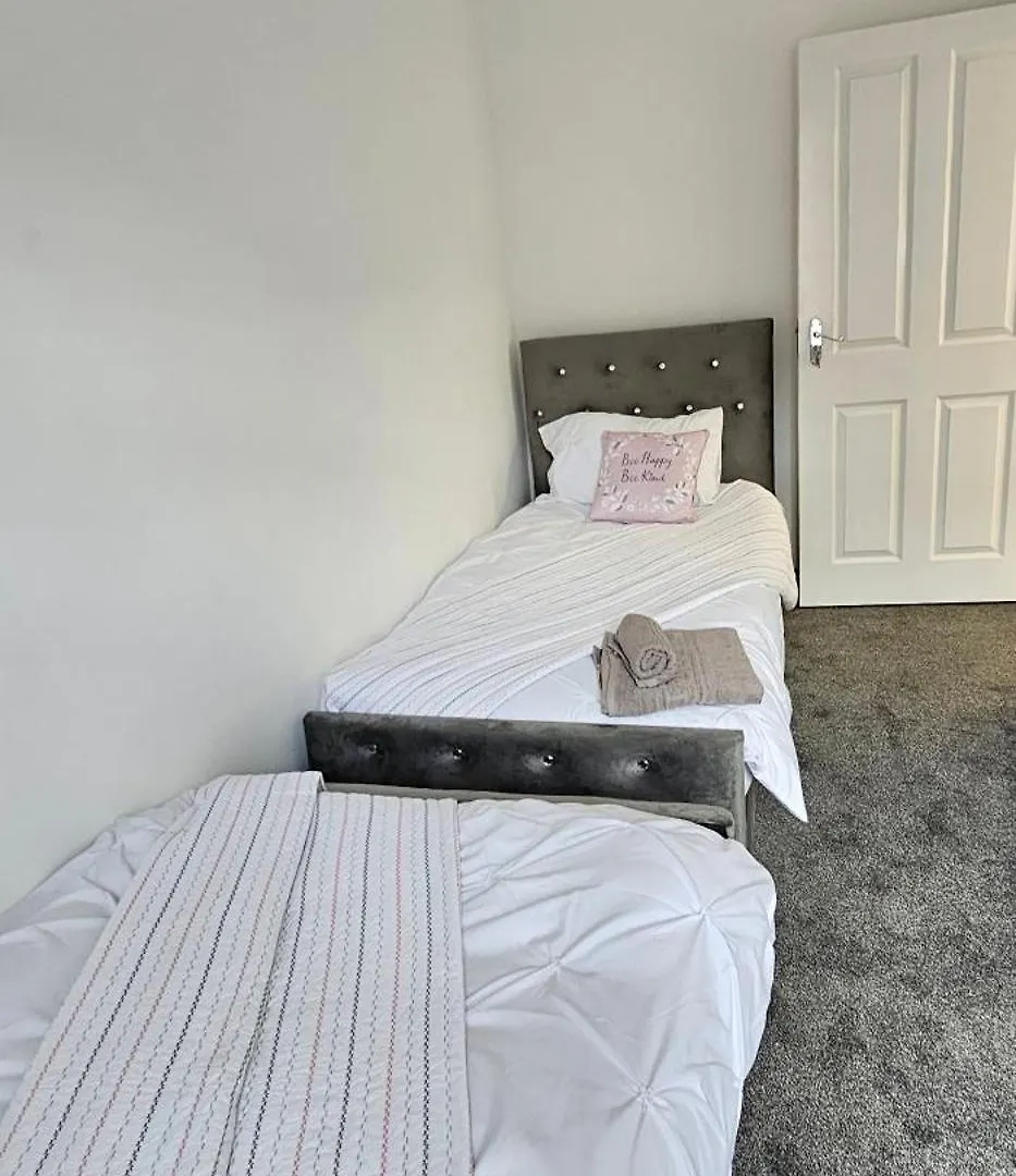 Luxury Four Bedroom House Bradford  Bradford (West Yorkshire)