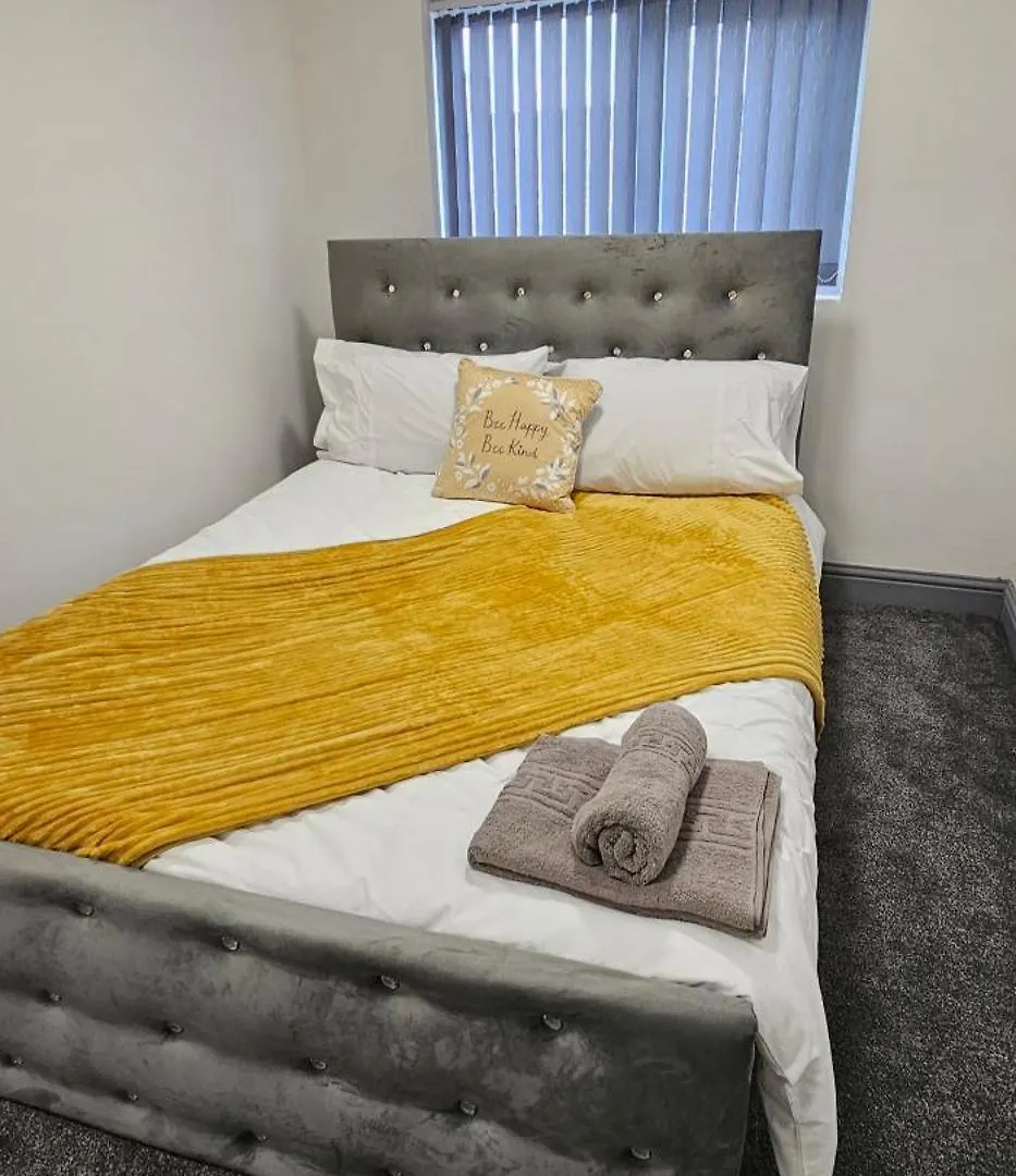 Luxury Four Bedroom House Bradford  Holiday home